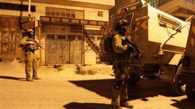 الاحتلال يعتقل عشرة مواطنين من الضفة