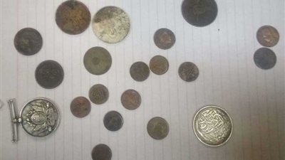 الآثار تتسلم 28 قطعة أثرية من جمارك مطار القاهرة قبل تهريبها للخارج