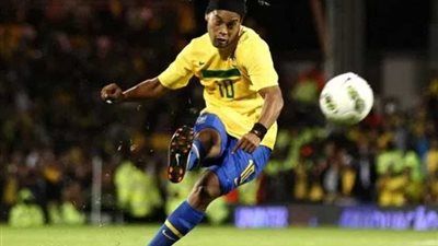 رونالدينيو يعتزل كرة القدم