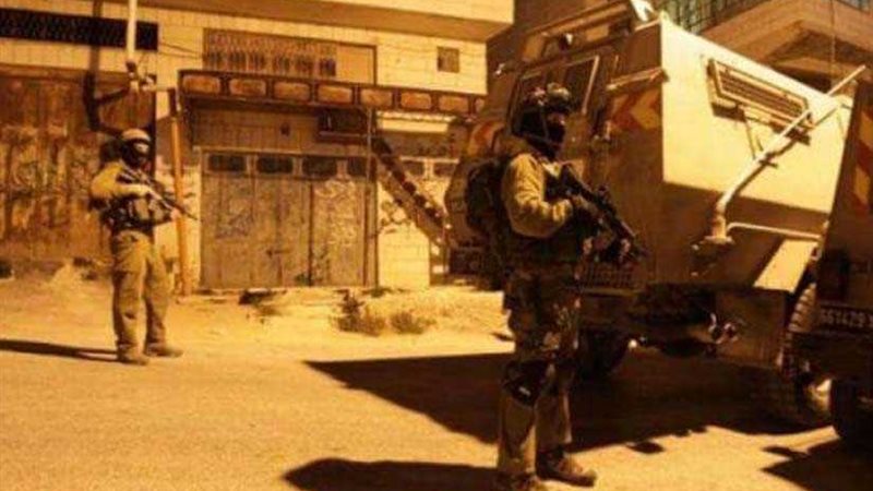 الاحتلال يعتقل عشرة