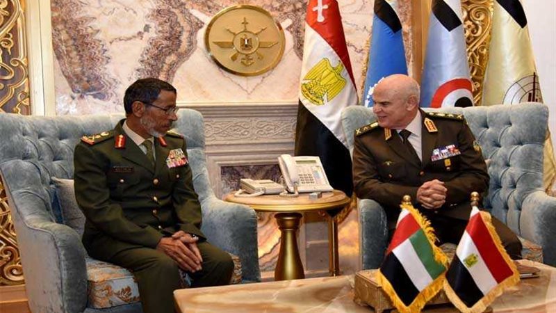 رئيس الأركان يناقش