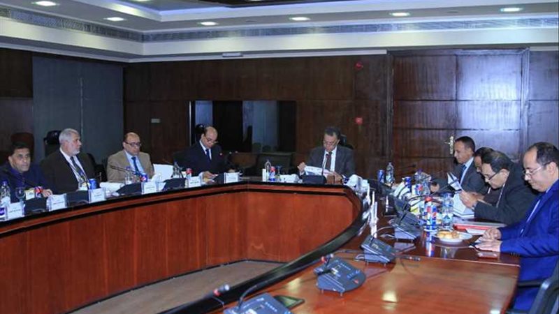 وزير النقل يستعرض