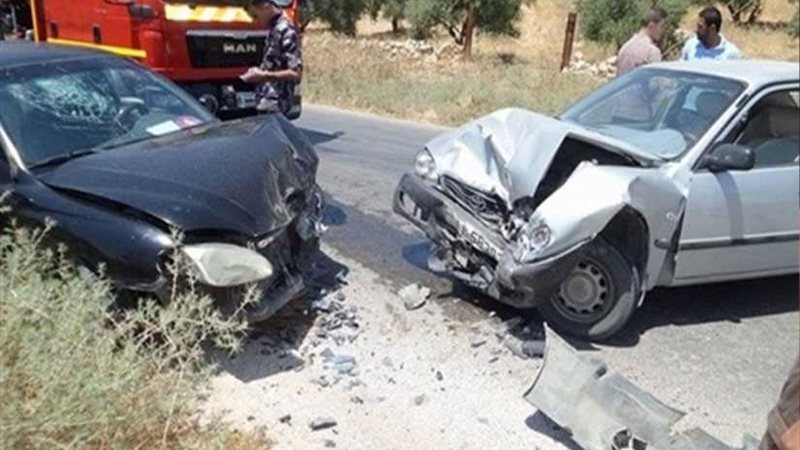 إصابة ٣ أشخاص في