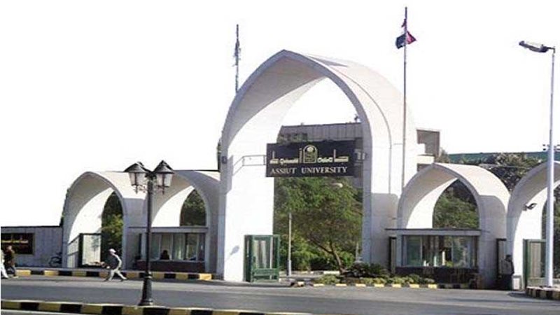 873 طالباً يبدؤون