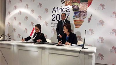 مصر توقع اتفاقيات تمويل بـ300 مليون دولار ومنحة بـ400 ألف يورو