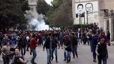 بدء محاكمة 97 متهما بأحداث الذكرى الثالثة للثورة