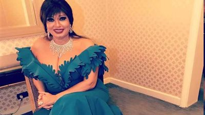 فيفي عبده بفستان سماوي جريء في أحدث جلسة تصوير