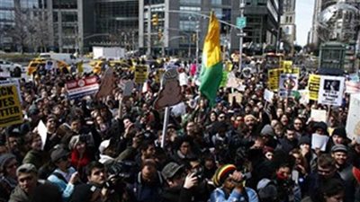 مئات الأمريكيين يتظاهرون رفضا لقرار ترامب بشأن القدس (فيديو)