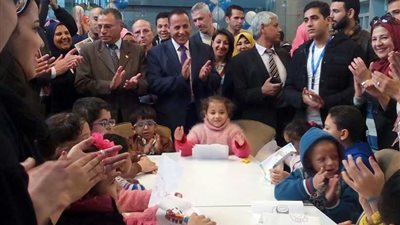 رئيس السكة الحديد يلتقي أطفال مستشفى 57357 (صور)