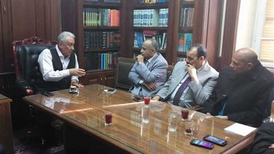 عاشور يفتتح مقر 