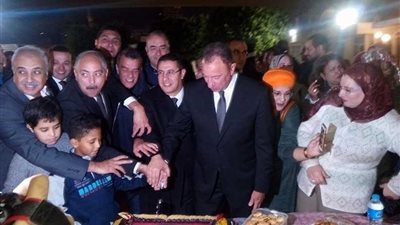 الخطيب يعقد أول اجتماع لمجلس 