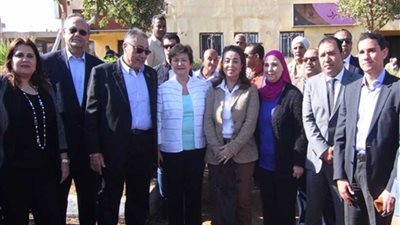والي ورئيسة البنك الدولي يتفقدان الوحدة الاجتماعية بالأقصر