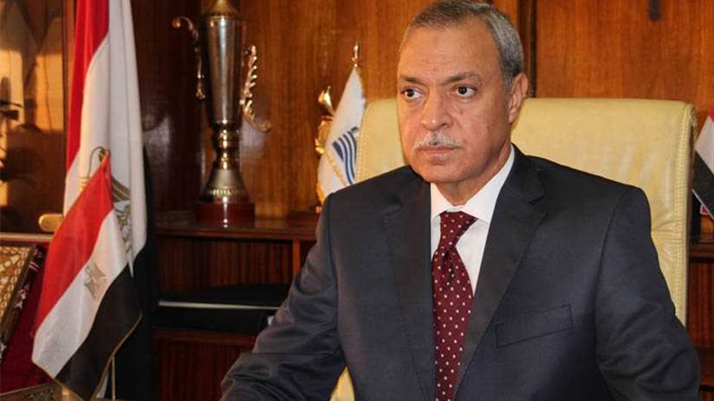 محافظ قنا يشهد جلسة