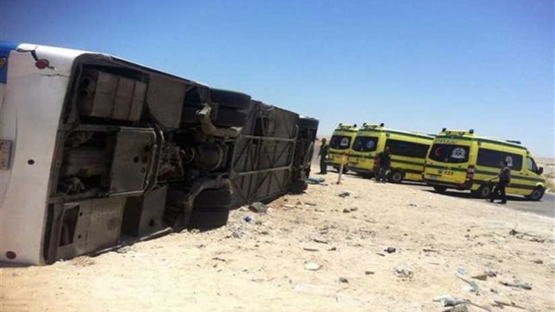 وفاة شخص وإصابة ١١