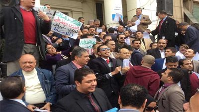 بدء الوقفة الاحتجاجية لـ