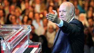 عمر خيرت بالاوبرا ... ومعرض كتاب بجامعة مصر الدولية