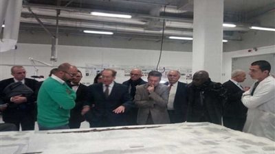 مجلس أمناء جامعة سنجور يزور المتحف الكبير وأهرامات الجيزة 