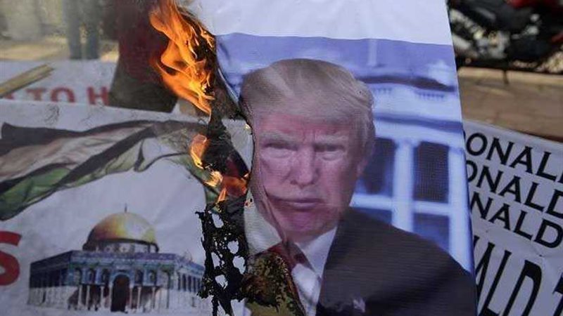 حراق أعلام واشنطن