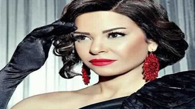 ألفت عمر لأول مرة فتاة أرستقراطية بـ