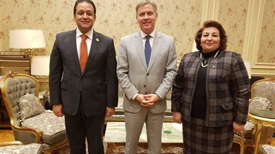 خلال لقائه مع عابد وعازر : سفير كندا يشيد بحالة حقوق الانسان فى مصر