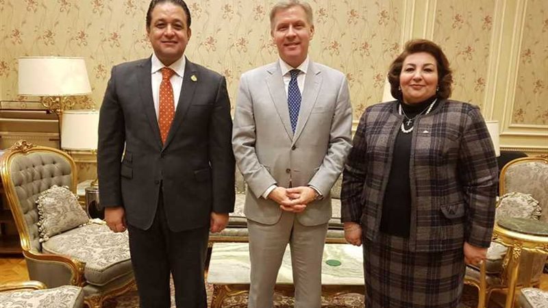 خلال لقائه مع عابد