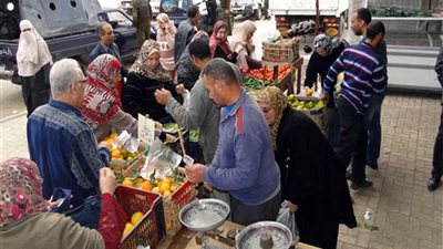 ضخ كميات من الخضروات والفاكهة بمنافذ البيع المخفضة بدمنهور 