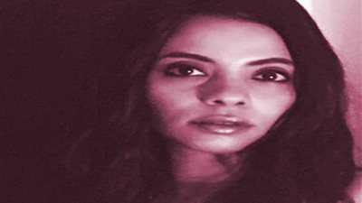 الفنانة إيمان علي تعرض 