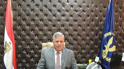 ضبط عامل بشركة زجاج ألقى 