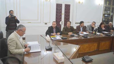 لجنة تجميل المنيا تناقش تطوير ميدان المحطة وتنفيذ جدارية فنية
