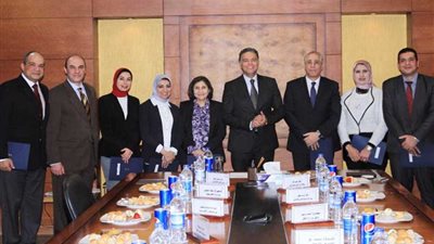 عرفات يكرم قطاع النقل البحري لفوزه بعضوية 