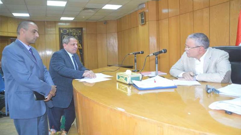 محافظ المنيا يبحث