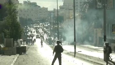 الآف من الفلسطينيين يتظاهرون في الجمعة الثانية بعد قرار ترامب (فيديو)