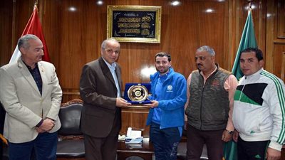 القليوبية تكرِّم لاعب المنتخب المصري لكرة القدم 