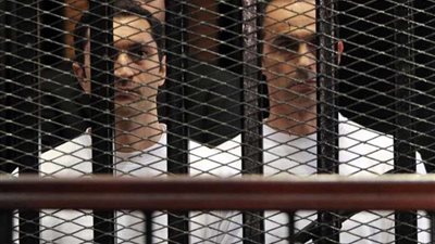 تأجيل محاكمة علاء وجمال مبارك وآخرين بـ