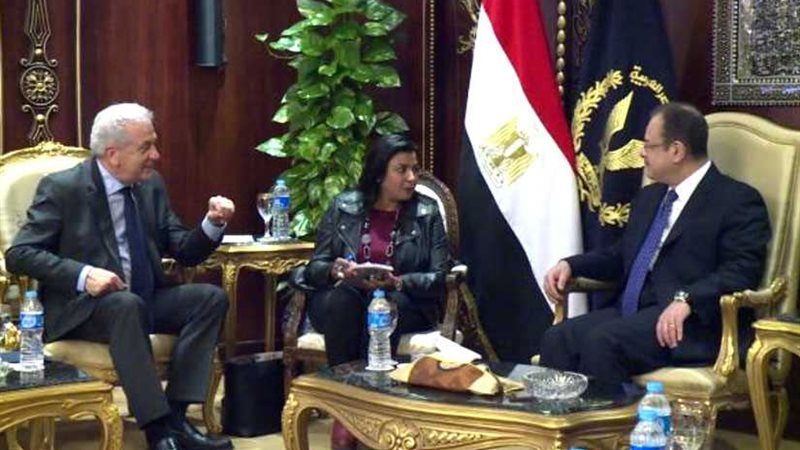 وزير الداخلية يستقبل