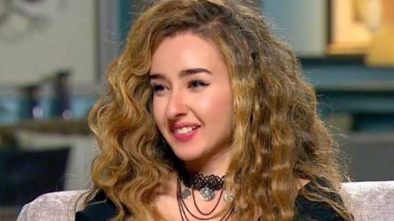 هنا الزاهد تتعاقد