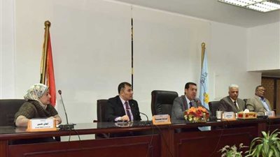 محافظ أسيوط يناقش الاستثناءات من قيود الارتفاعات مع المستثمرين وأملاك الأراضي