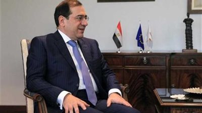 فرنسا تمنح وزير البترول طارق الملا وسام جوقة الشرف