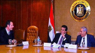 وزيرا التجارة والتعليم العالي يبحثان تطوير الصناعة المصرية