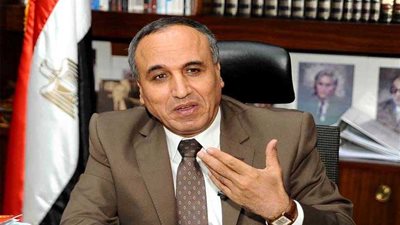 نقيب الصحفيين: مصر دخلت عصر الطاقة بقيادة السيسي