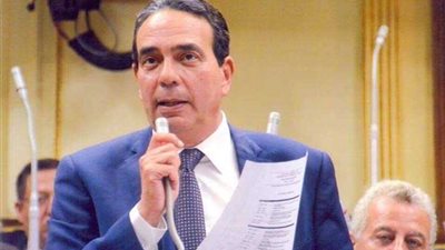 نواب يطالبون بـ10 جنيهات على الموبايل وزيادة ضرائب السجائر لتمويل التأمين الصحي