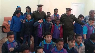 قسم شرطة أسوان الجديدة يستقبل تلاميذ اللغات 