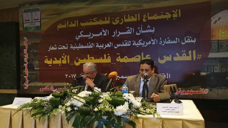 بدء اجتماع المحامين