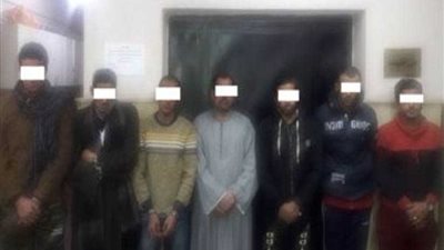 أجهزة الأمن تضبط المتهمين بالسطو على سيارة تحمل بطاريات أول هاتف مصري