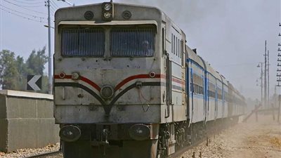 تعطل قطار الصعيد فى المنيا دون تأثر الحركة