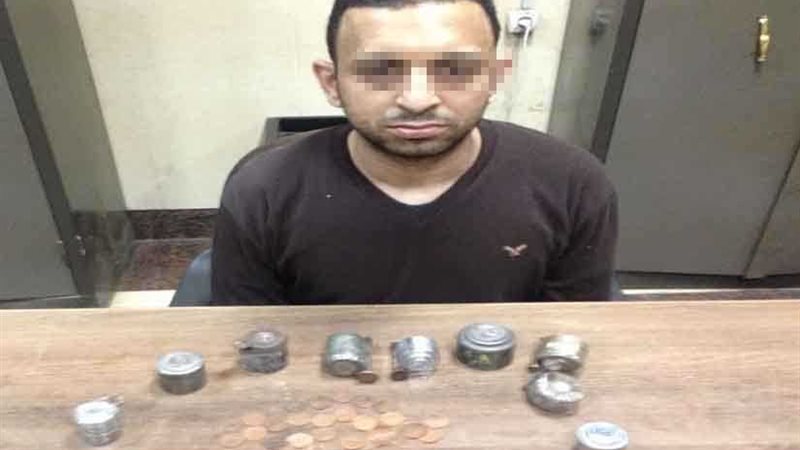 صاحب ورشة يقلد الجنيه