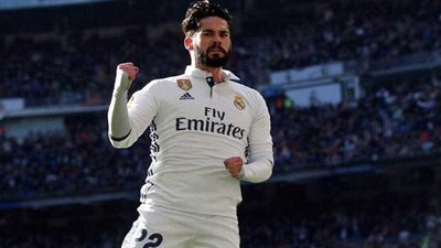 إيسكو يفوز بجائزة أحسن لاعب في ريال مدريد خلال نوفمبر الماضي