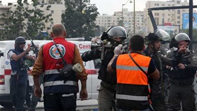 قوات الاحتلال تعتدي على الطواقم الطبية والصحفية في 