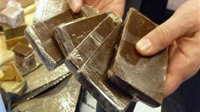 ضبط عاطل بحوزته 30 طربة حشيش في الشيخ زايد