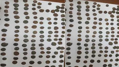 الآثار: ضبط 329 عملة معدنية بمطار القاهرة